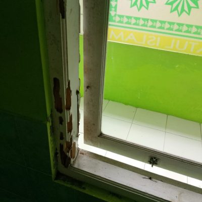 Dibuka Donasi untuk perbaikan jendela masjid